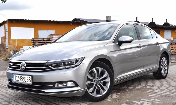 volkswagen passat Volkswagen Passat cena 74500 przebieg: 110000, rok produkcji 2016 z Bielawa